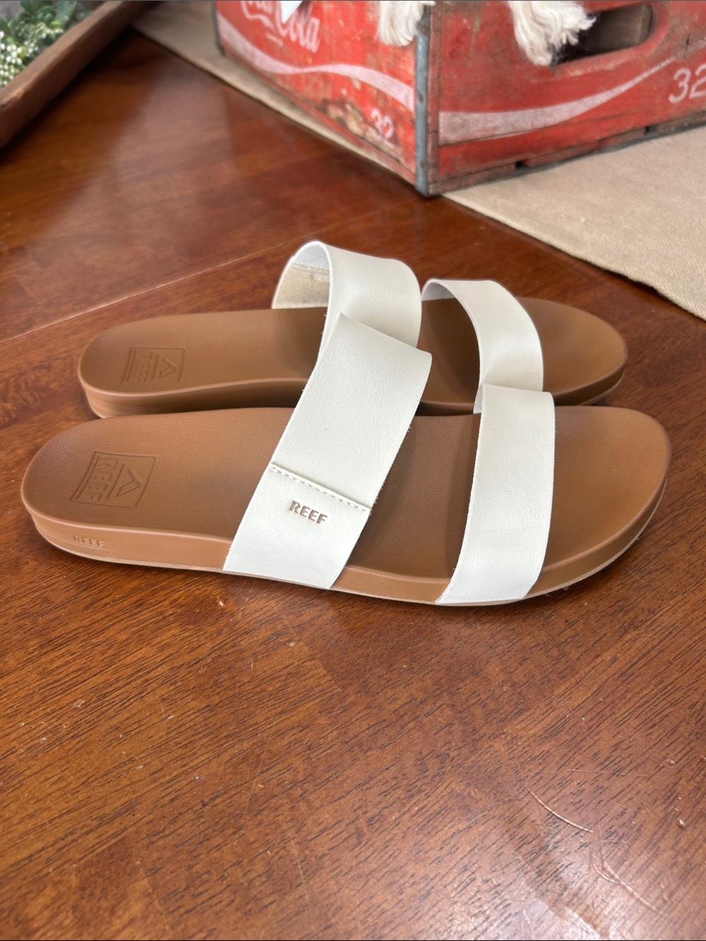 Reef Cushion Vista Vintage White Two Strap Sandals Size 10